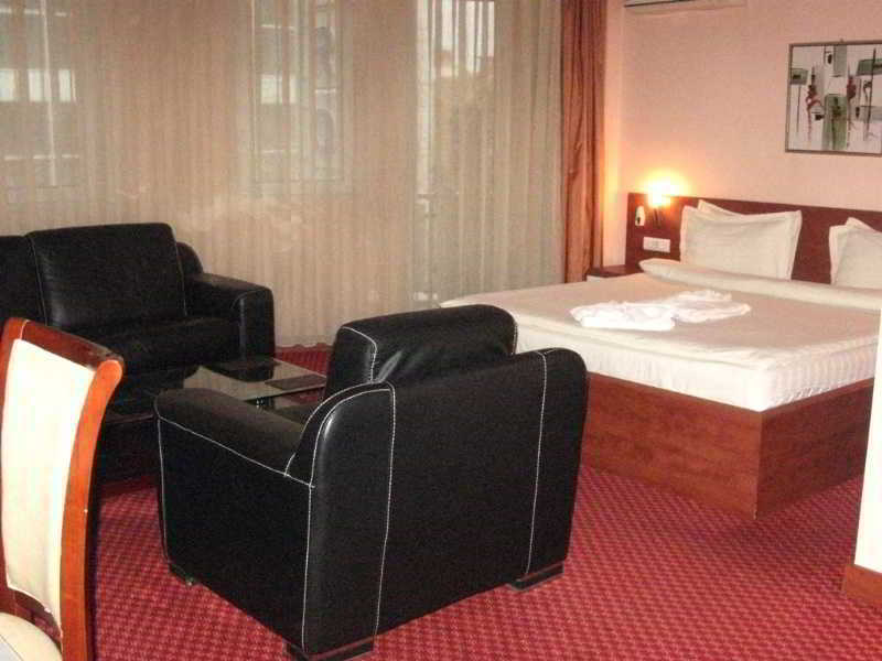 פרישטינה Hotel Royal מראה חיצוני תמונה