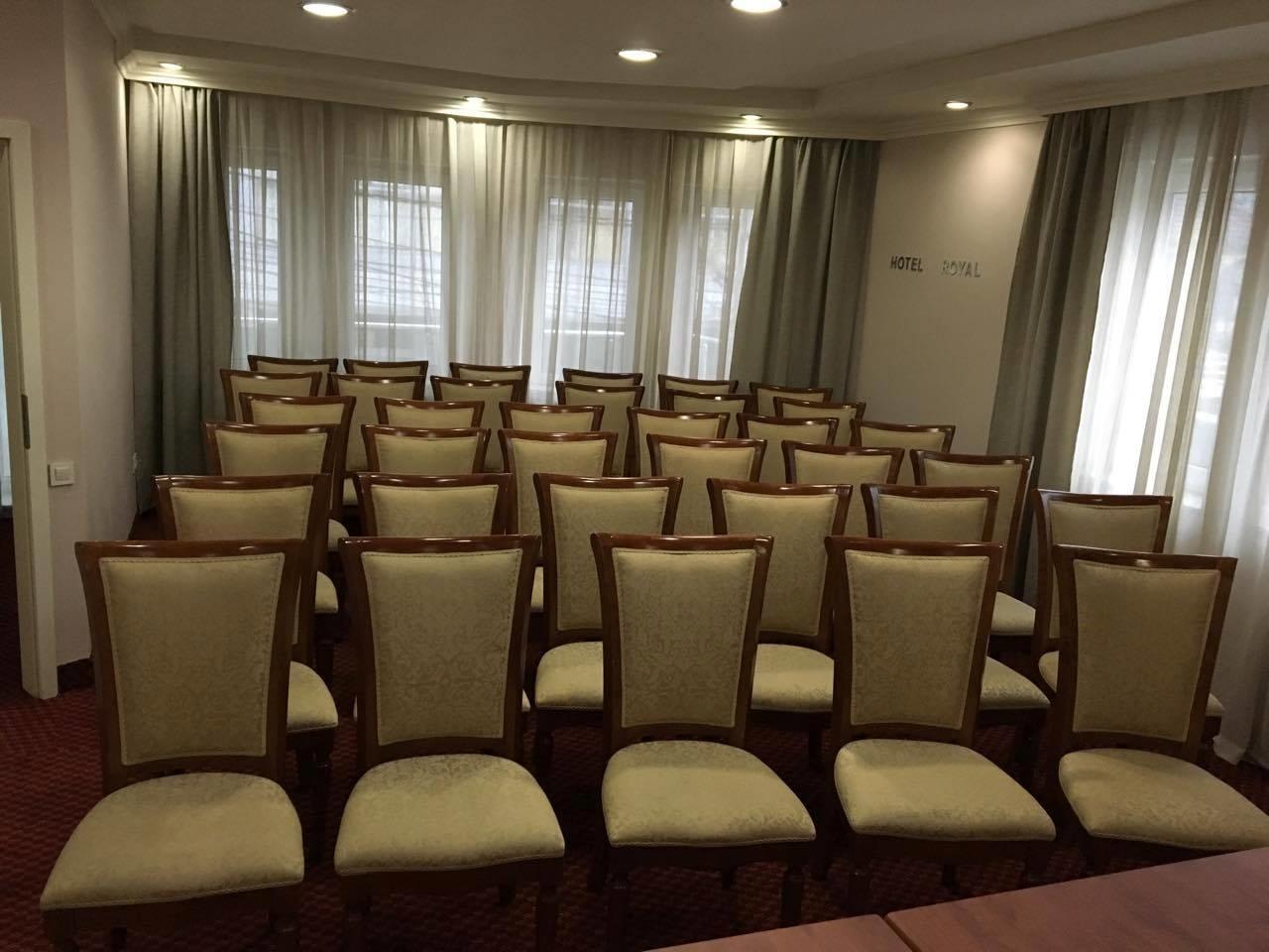 פרישטינה Hotel Royal מראה חיצוני תמונה