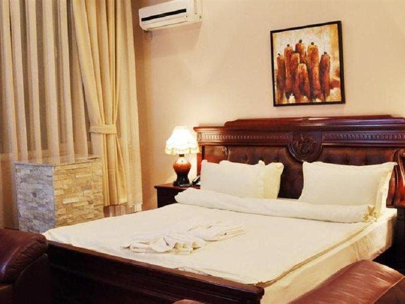 פרישטינה Hotel Royal מראה חיצוני תמונה