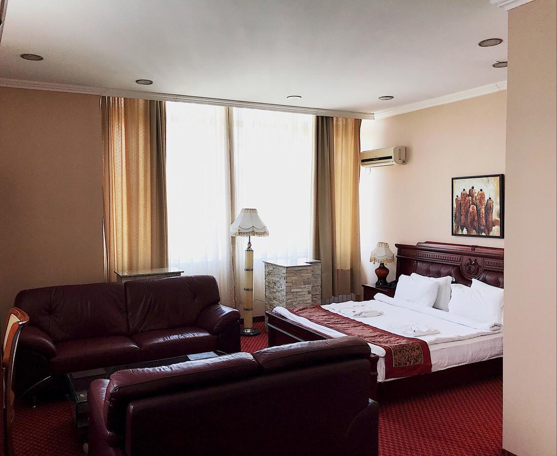 פרישטינה Hotel Royal מראה חיצוני תמונה